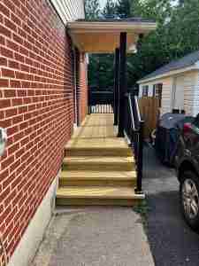 wood-deck-black-aluminum-rails-built-by-jdmichael steps